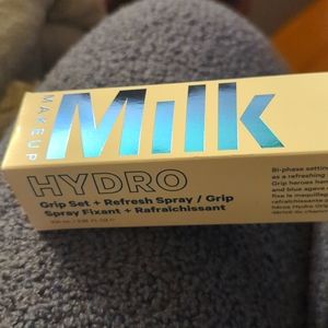 Milk Hydro Grip Set Spray